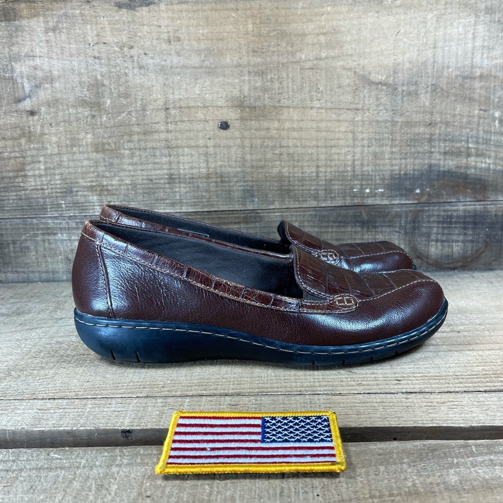 Clarks Women’s Bayou Q slip on leather
